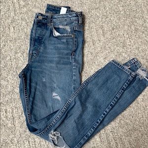 High waist distressed jeans